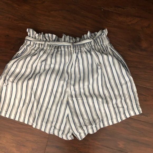 ultra high rise hollister shorts - Picture 2 of 2